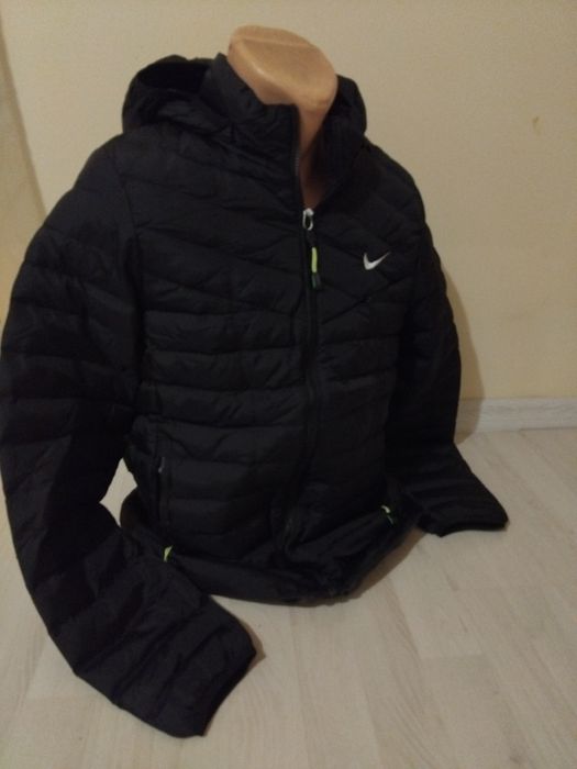 Ieftin! Geaca baieti Nike.