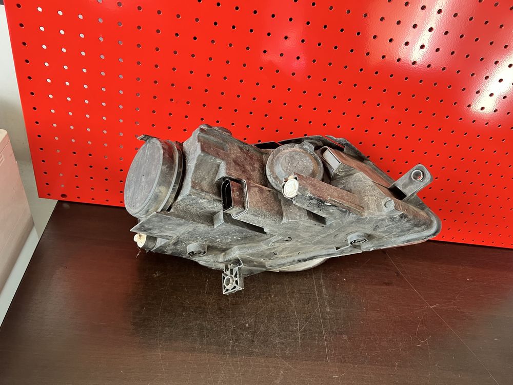 Far stanga halogen Vw Passat B6