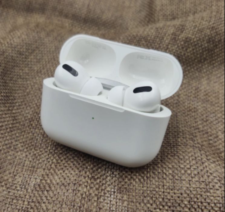 Casti Apple Airpods Pro schimb cu iPad , Macbook Air , iPhone 11 , 12