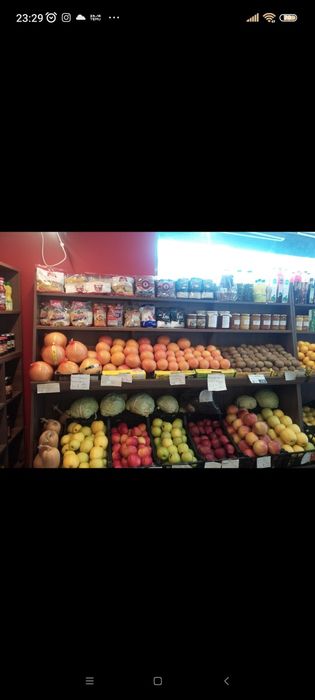 Продавам 2 бр.стелажи.