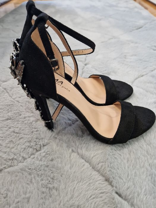 Sandale cu toc, mărimea 37- NOI