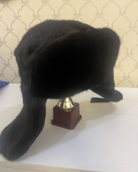 Продам норковую шапку 60 размер