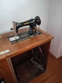 Швейная машинка с ножным приводом