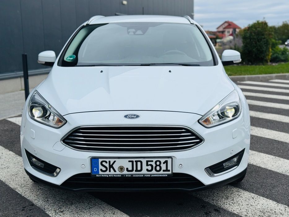 Ford Focus 1.5Benzina/TITANIUM/bi-Xenon/Navi/149000km