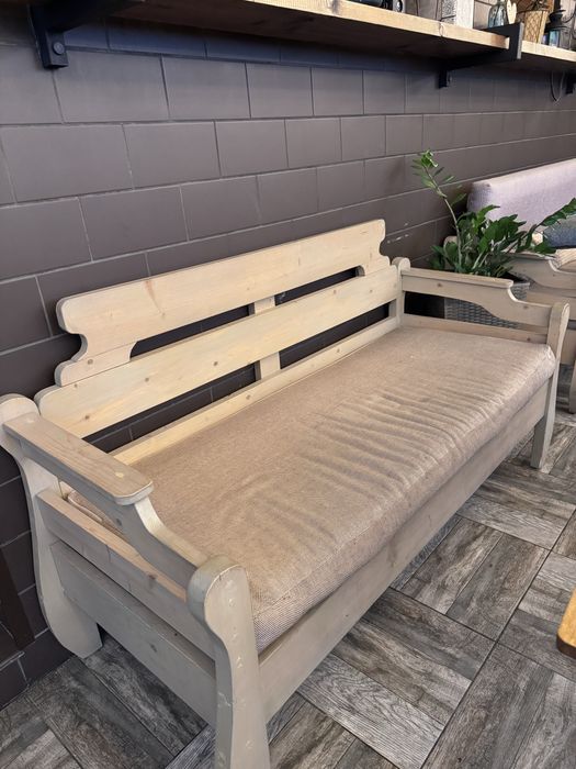 Масивни градински дивани