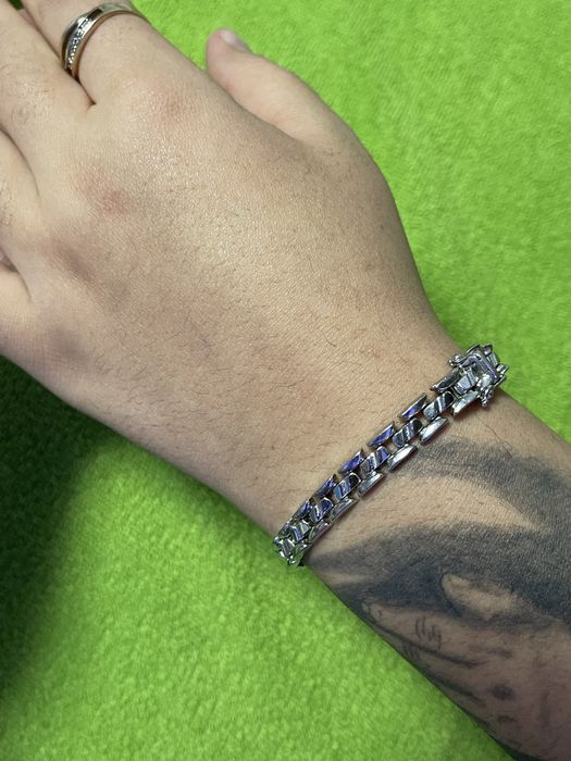 Продавам Сребърна Дамска Гривна 12.11гр