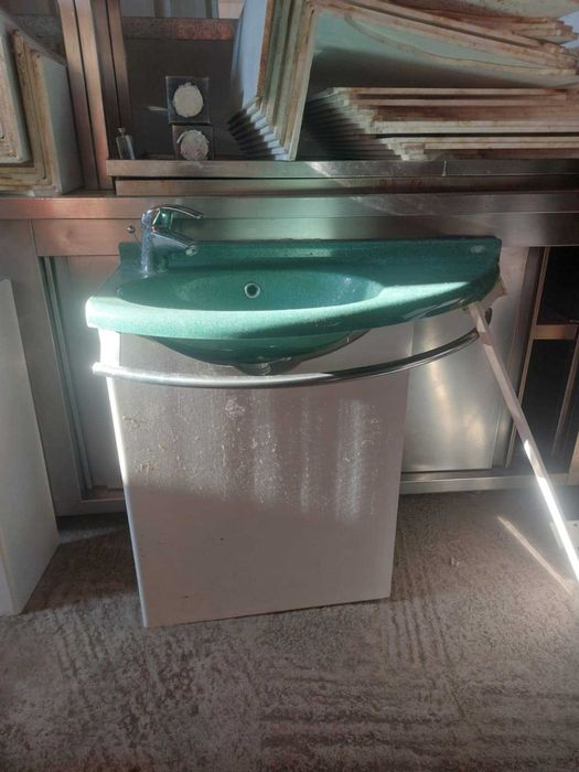 Vand chiuveta de baie, cu set complet,din, granit,400Ron/buc,la Oradea