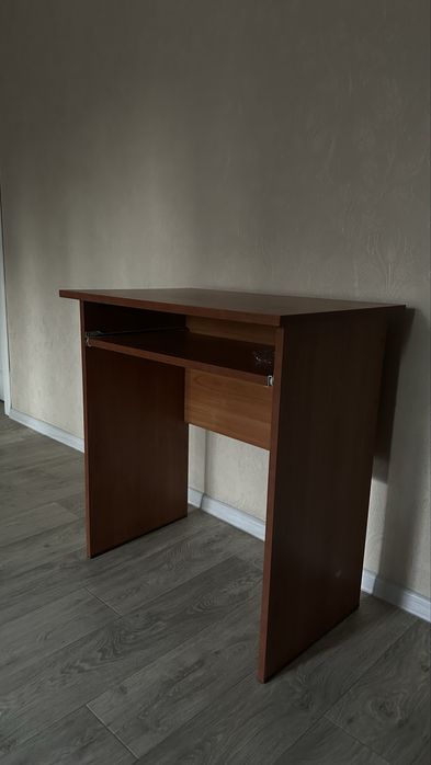 Отдам компьютерный столик (самовывоз)