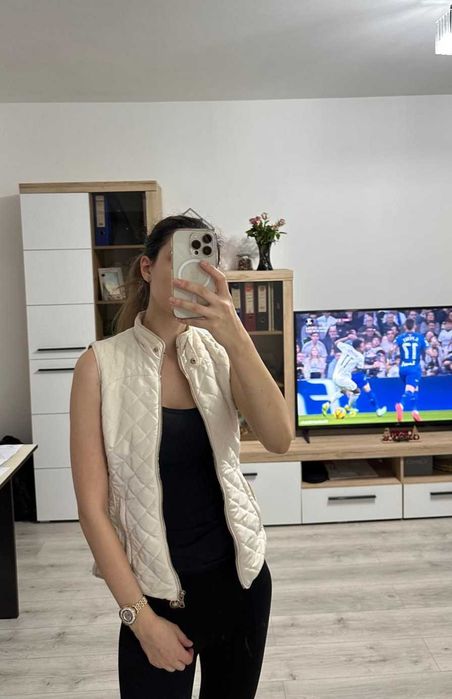 Vesta cu fermoar Zara