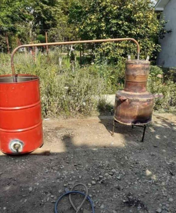 Vând un cazan de țuică din cupru alimentar cu fundu de 3 pereți de 2 c