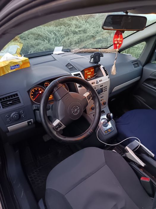 Vând Opel Zafira 1.8 benzină și Gpl an 2008. Mesaj pt video..