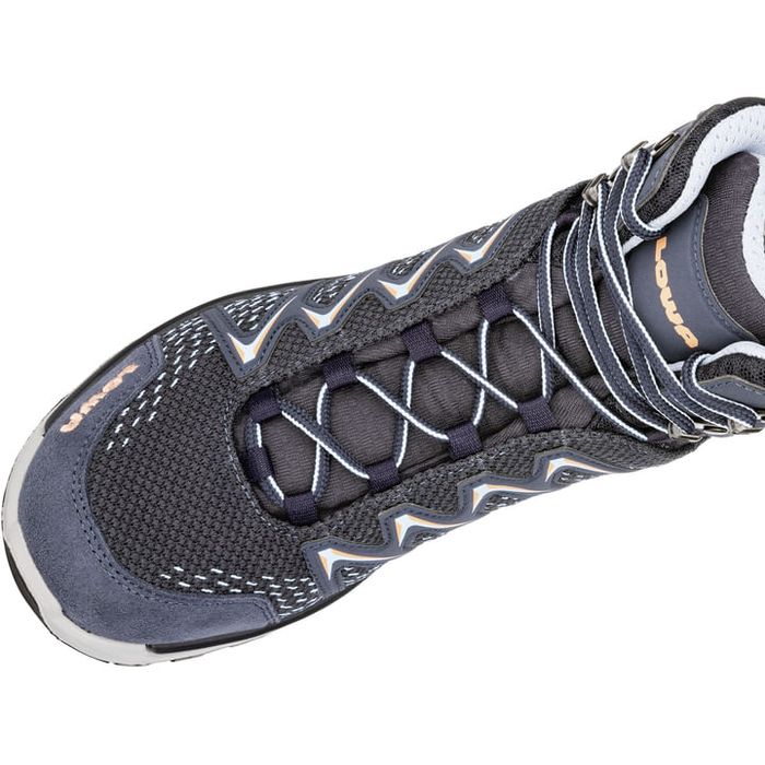 Дамски туристически обувки Lowa номер 38