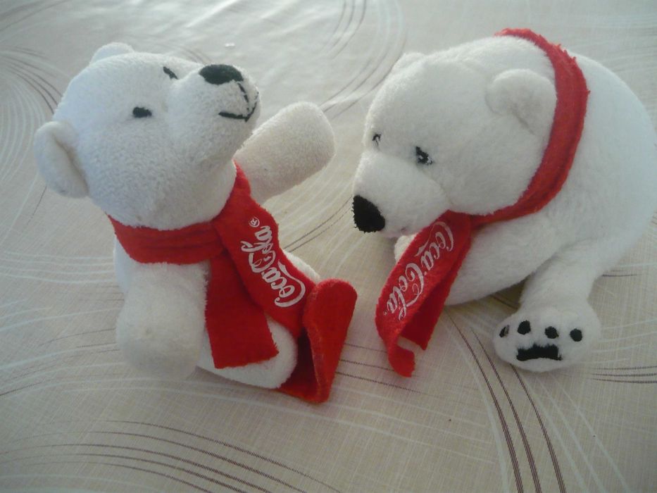 Различни неща с надпис Кока-Кола