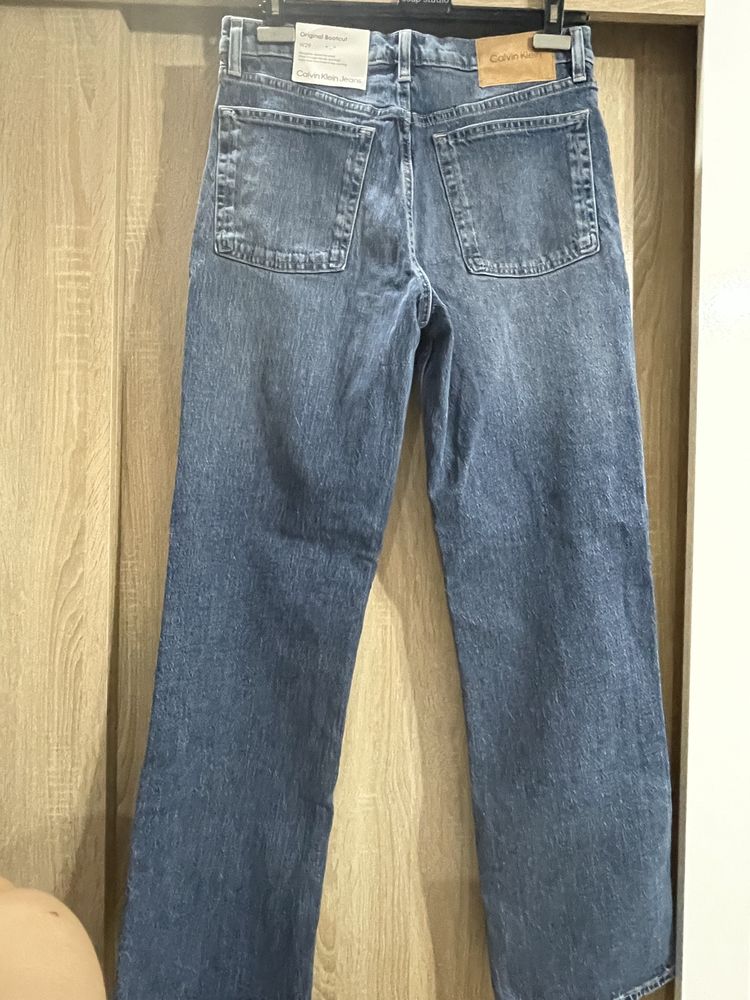 Дънки на Calvin Klein