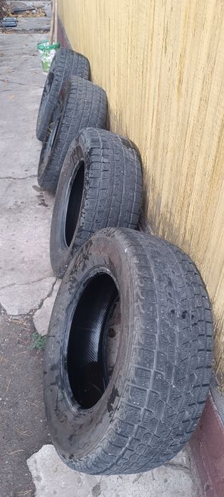 Продам зимнюю резину комплект 30.000