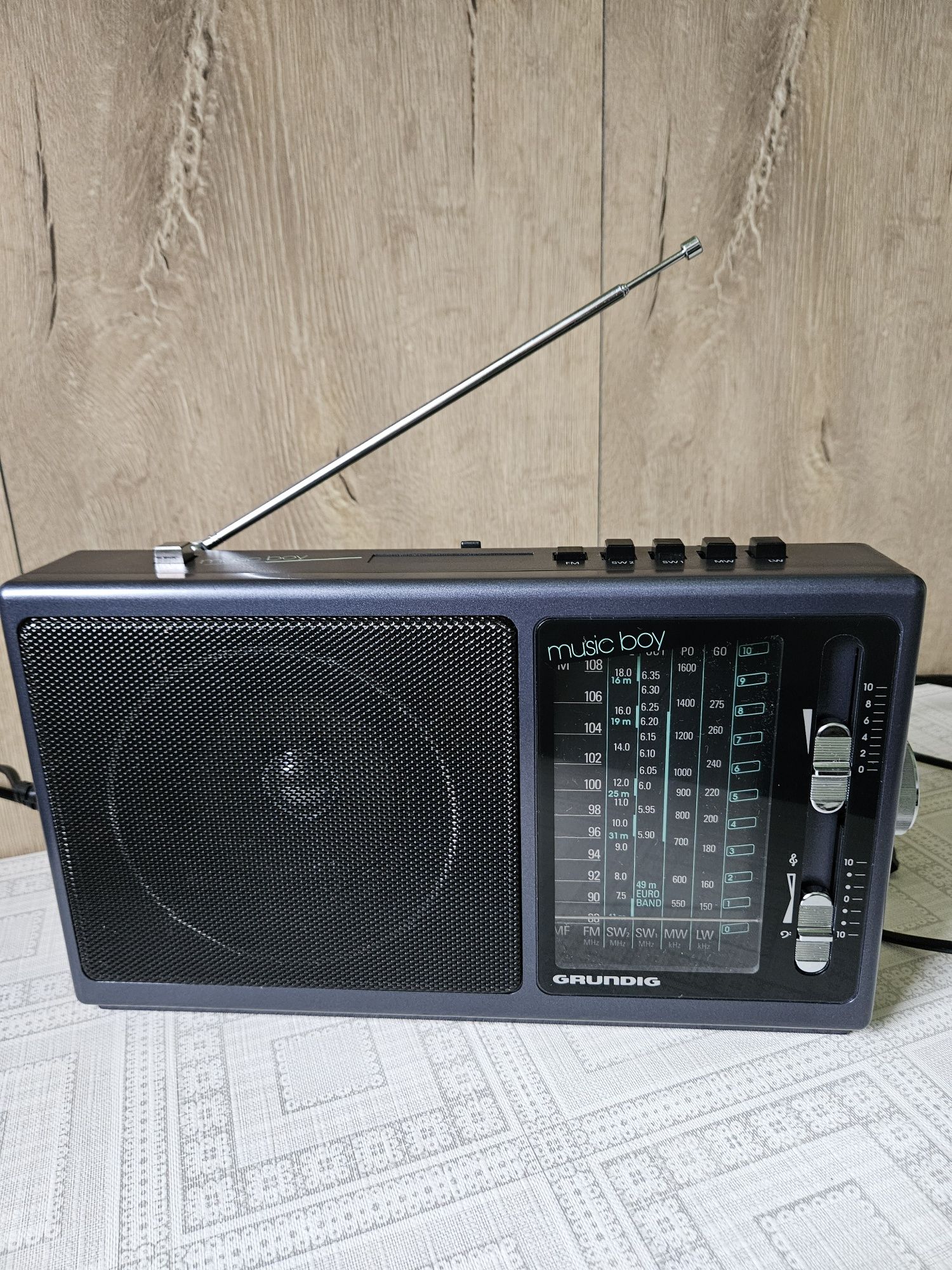 Radio GRUNDIG Musik Boy 165 ( 5 lungimi de unda )