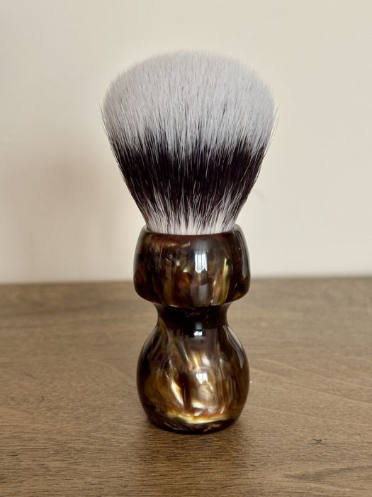 Pamatuf de barbierit - par bursuc sintetic - maner rasina caramel