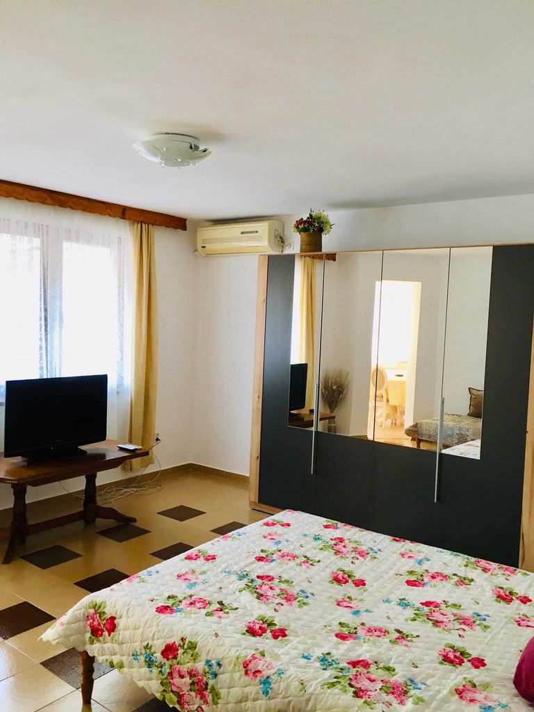 Дава се под наем Двустаен апартамент в Бургас, Център - 65 кв.м за 175 € - Снимка #9