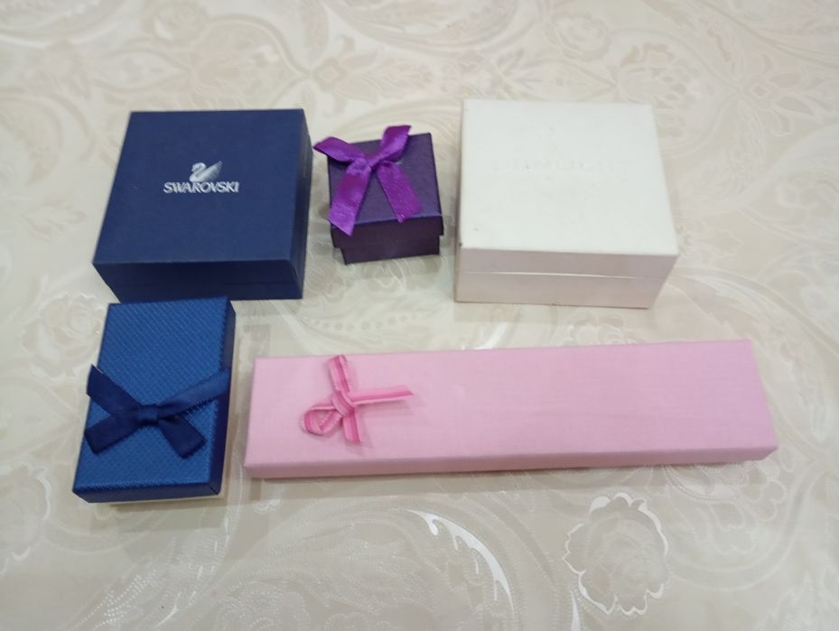 Подарочная коробка и коробочки