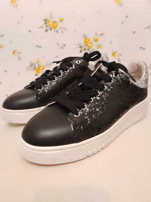 Emporio Armani нови сникърси с брокат