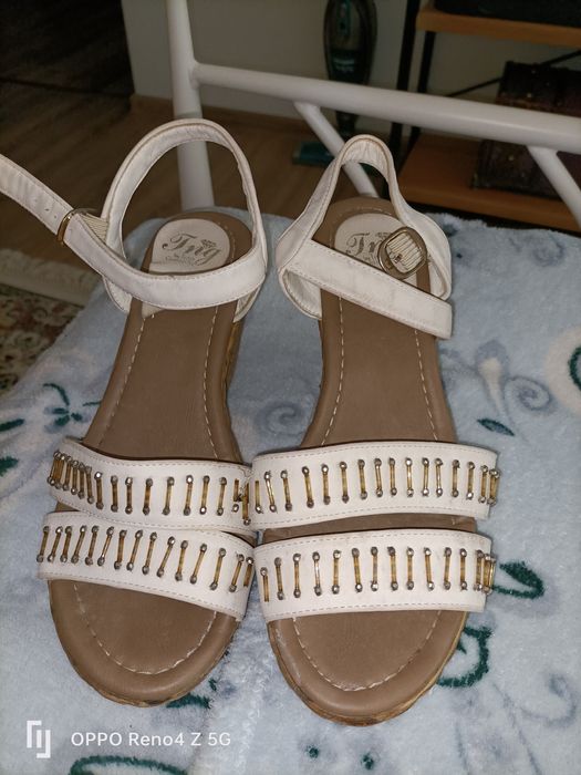 Sandale mărimea 39 state foarte buna