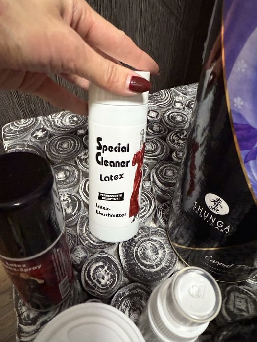 Еротичен комплект олиа и почистващи продукти