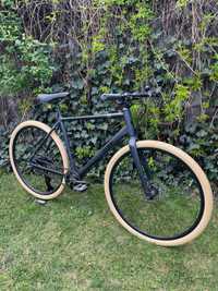 Vând bicicleta CUBE Hyde Pro Black mărime M-superba