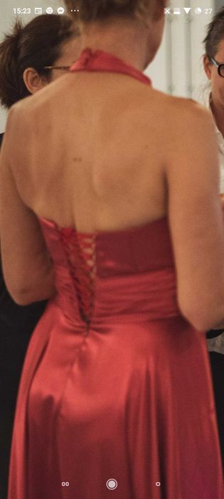 Дълга официална сатенена рокля