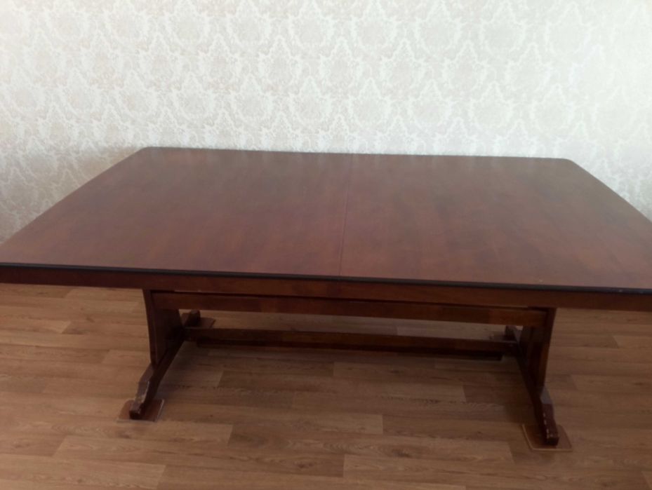 Стол для гостиной