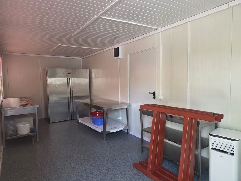 Vând Container 3 x 8 M !