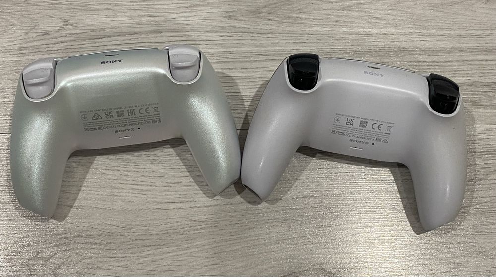 PlayStation 5 ( Disc ) + 5 Игри + 2 контролера + станция за зареждане