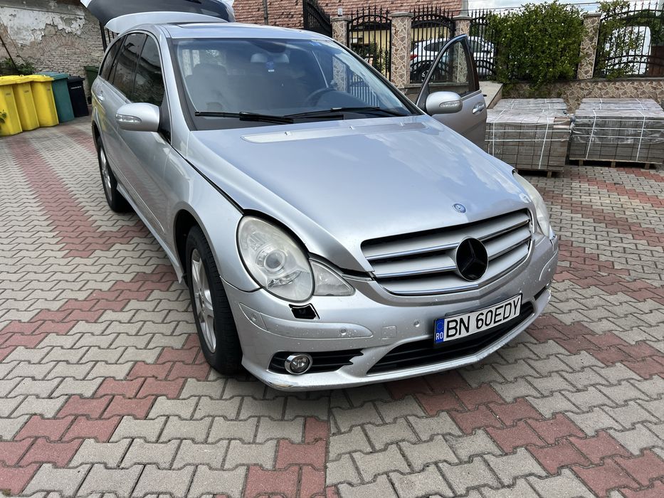 Dezmembrez r320cdi w257