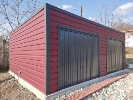 Garaj auto metalic din panouri sandwich 3.3 x 5.5m