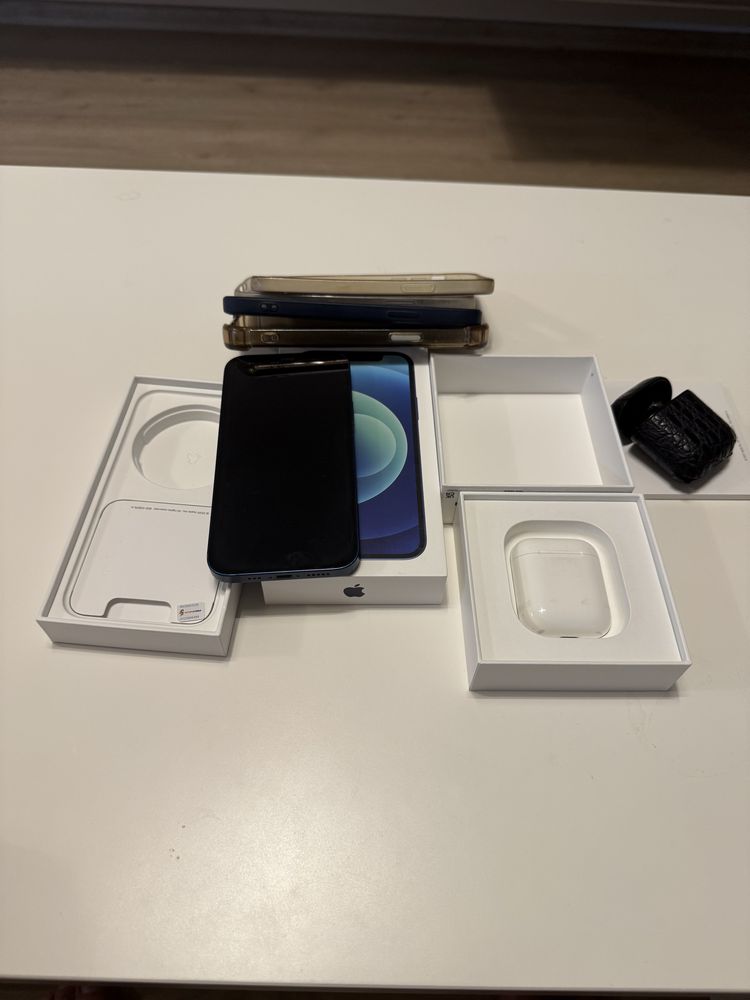 Продавам Iphone 12 със слушалки Airpods