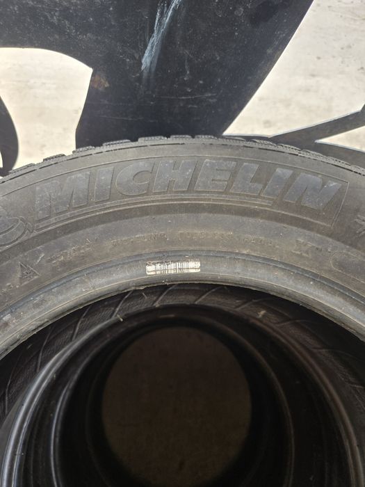 4 бр. Зимни гуми 215.60.16 MICHELIN