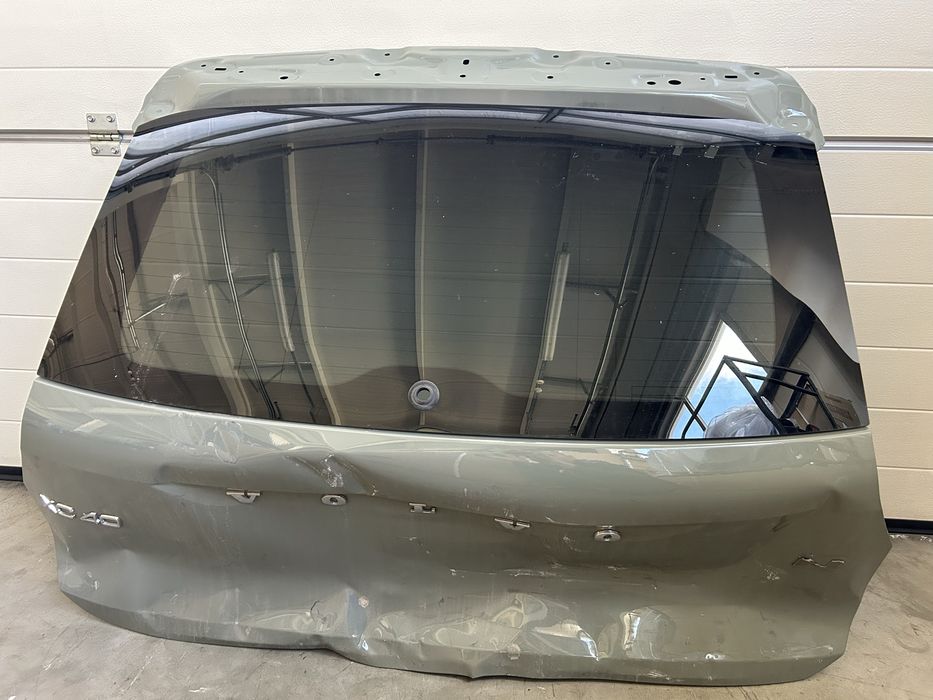 Volvo XC40 2023 - стъкло,крило,парктроник