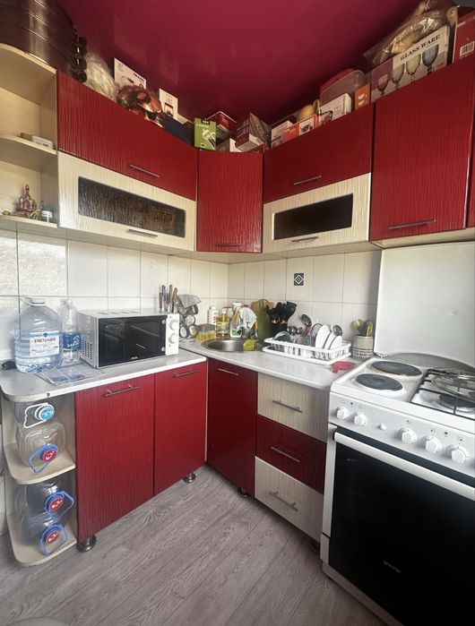 Продам кухонный гарнитур и прохожий б/у