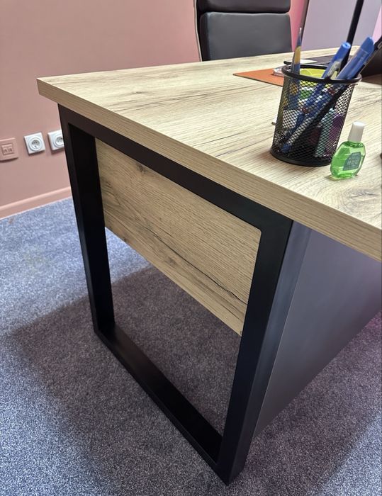 Работчий стол в идельном состоянии