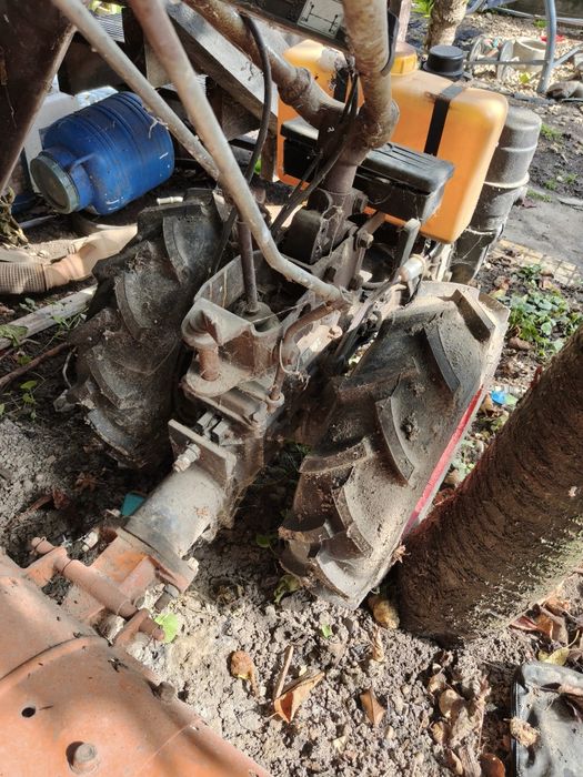 Vând motocultor Lombardini cu ambreiaj defect.