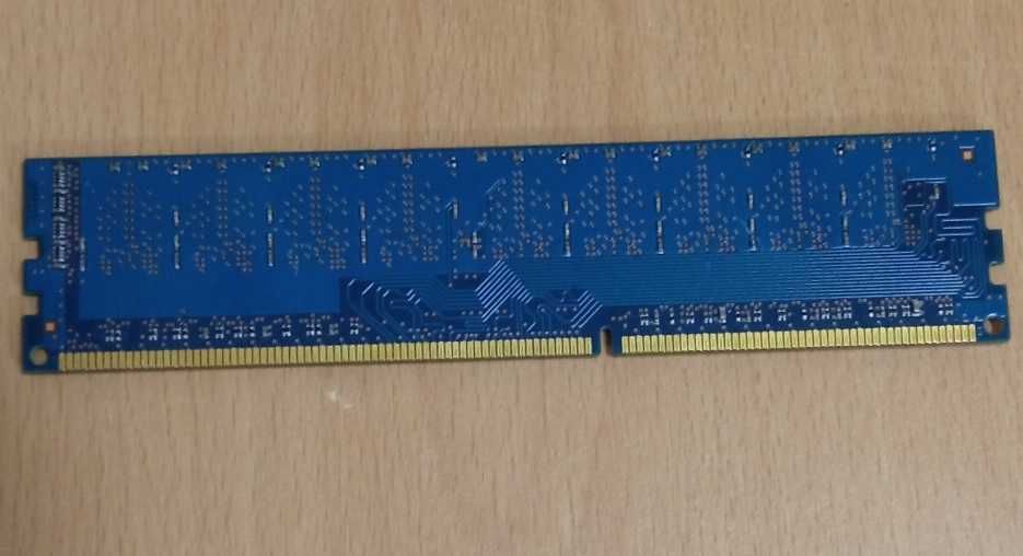 Memorie RAM Hynix 1GB DDR3 pentru PC