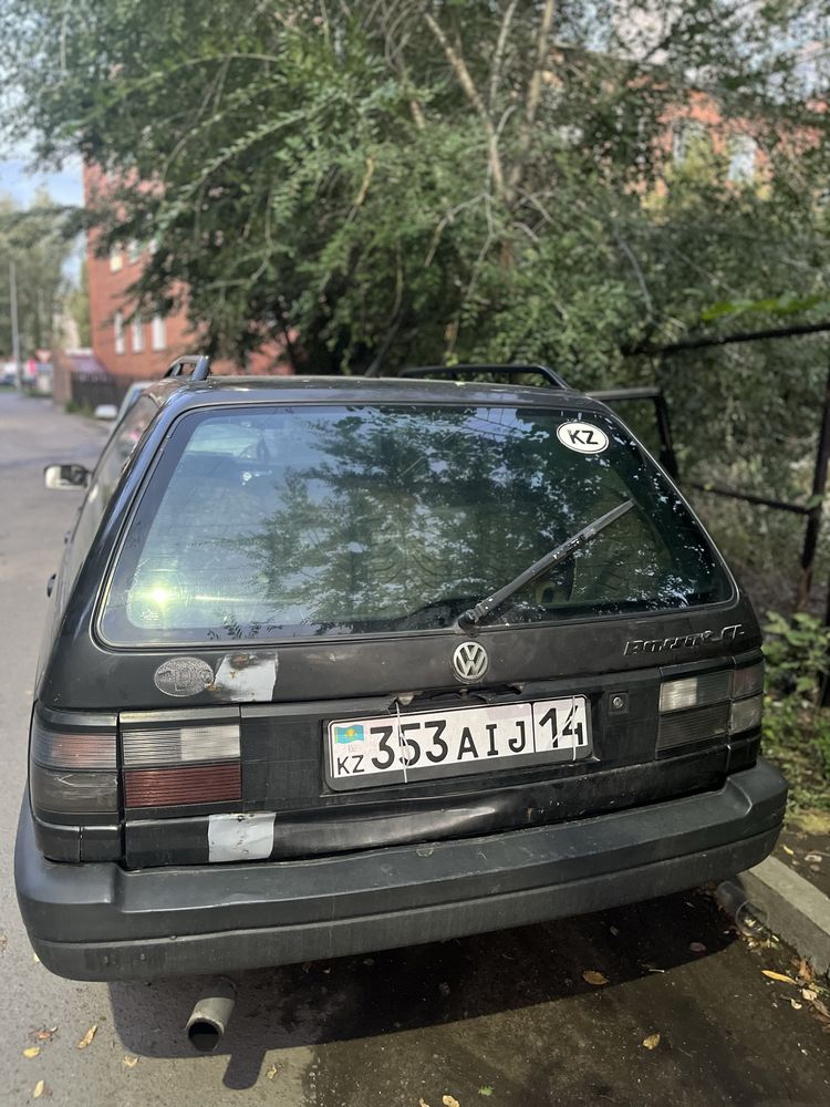Продам срочно пассат универсал 1.8 !