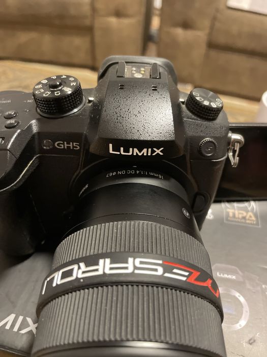 Panasonic Lumix Gh5 + 16mm f1.4 + Panasonic 45-200