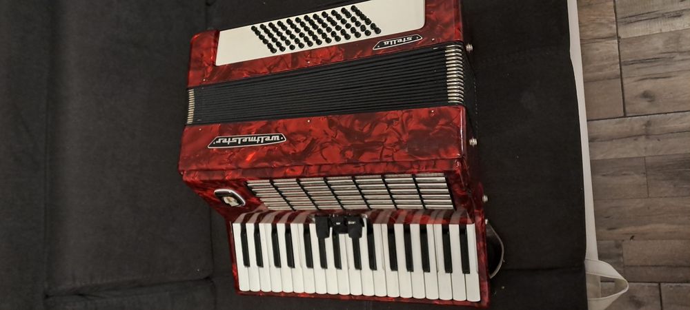 Vând acordeon weltmeister stella
