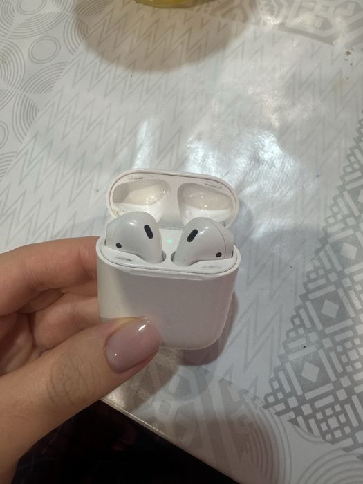 Продам наушники AirPods 2 оригинал