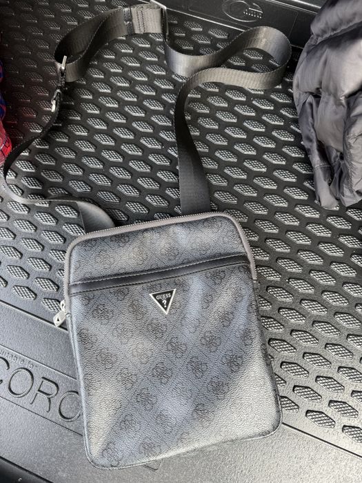 Мъжка чанта Guess