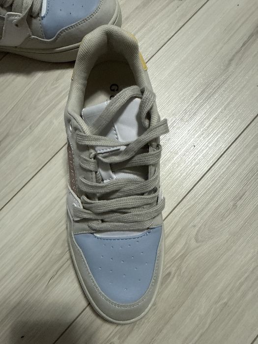 Adidasi originali guess marimea 37