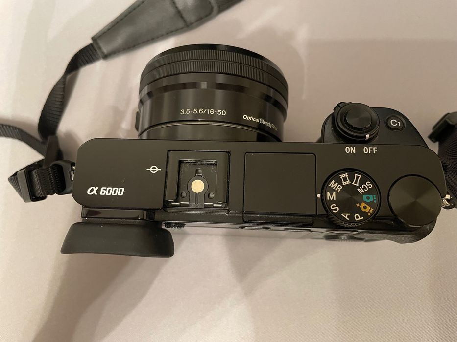 Sony Alpha A6000 + 16-50mm китов обектив