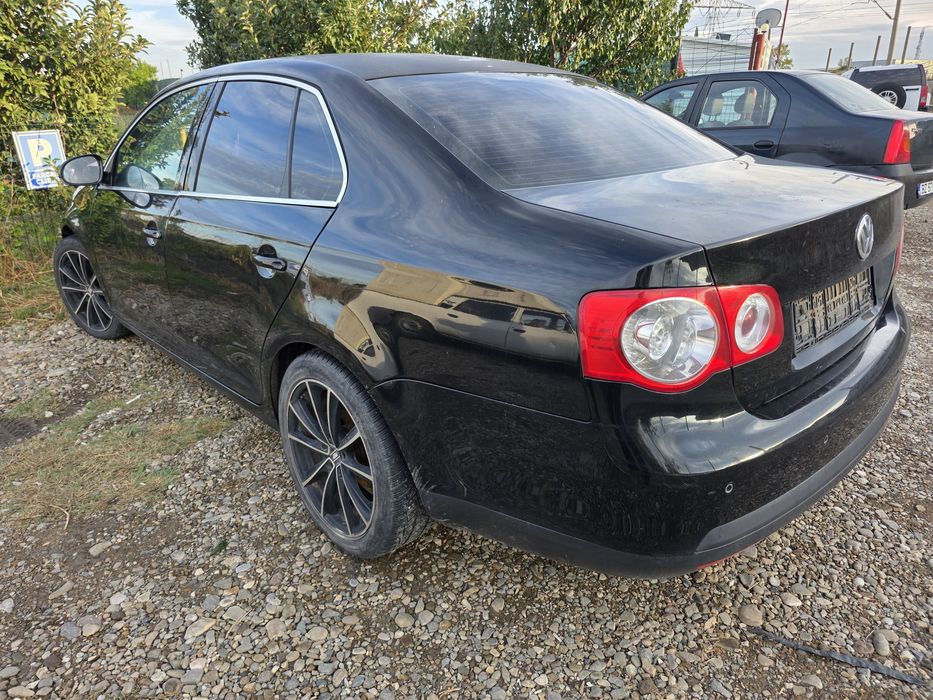 Dezmembrez Volkswagen Jetta 1.6mpi 1.6fsi 1.9tdi 2.0tdi