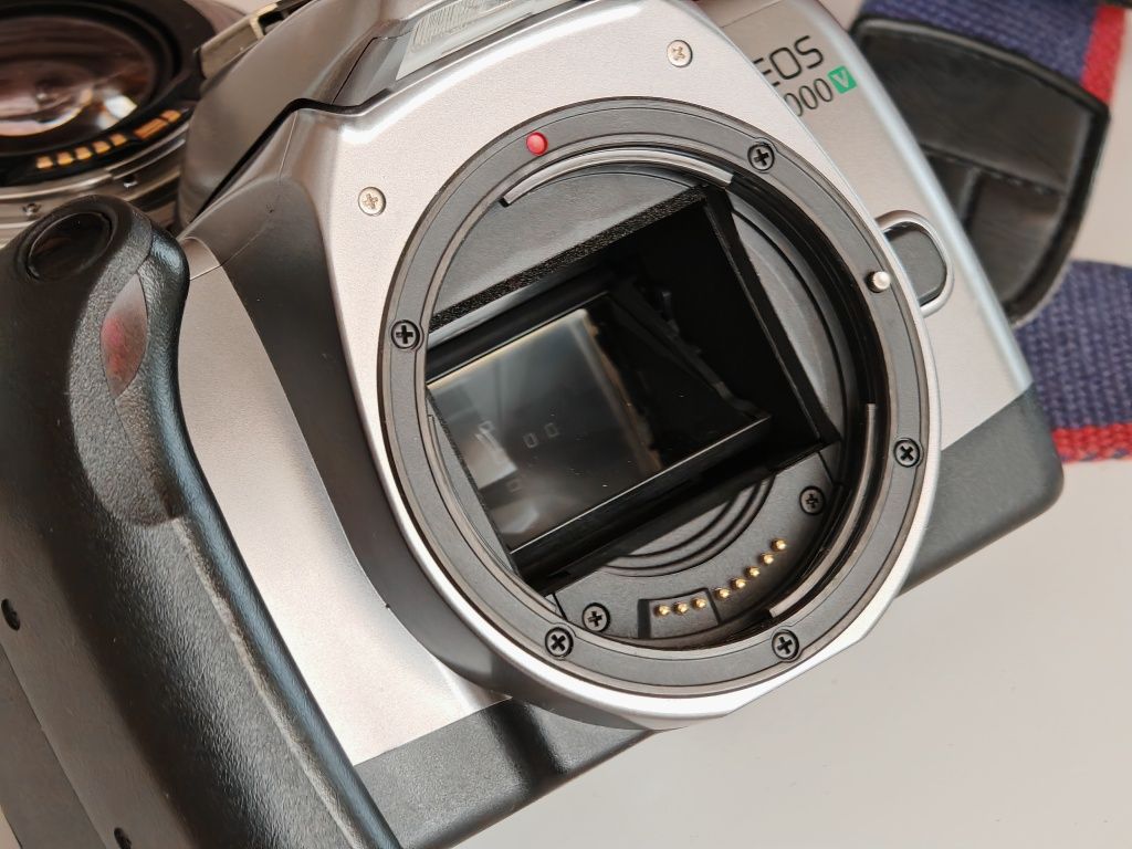 Лентов фотоапарат Canon 3000 V