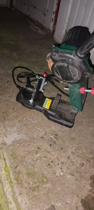 Mașină de ascuțit lanțul de drujbă